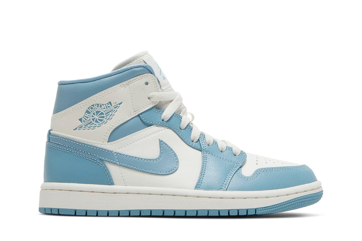 Tênis Air Jordan 1 Mid University Blue (UNC) Azul