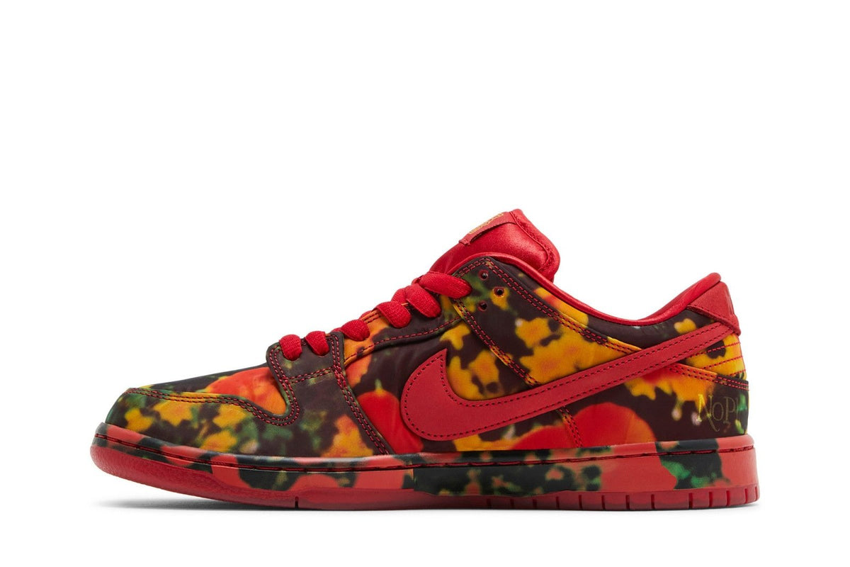 Tênis Nike SB Dunk Low x The Wizard of OZ Poppy Field Vermelho