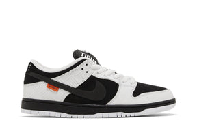 Tênis TIGHTBOOTH x Nike SB Dunk Low Pro Black White Preto