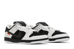 Tênis TIGHTBOOTH x Nike SB Dunk Low Pro Black White Preto
